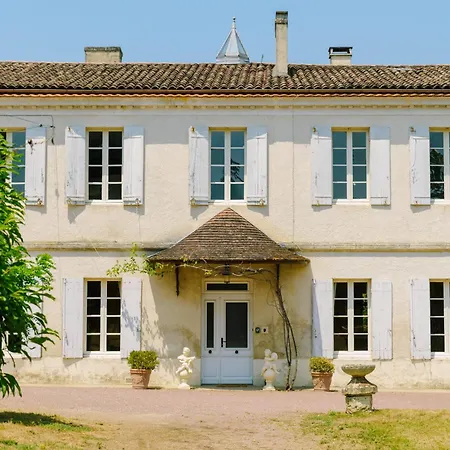 Dans Chateau Au Coeur Des Vignes * Bourg-sur-Gironde