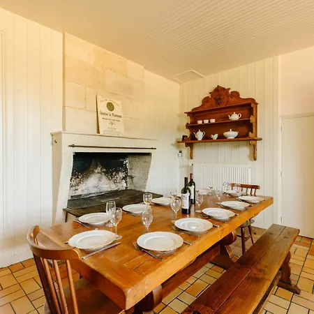 Dans Chateau Au Coeur Des Vignes * Bourg-sur-Gironde